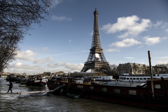 Parisians brace for flooding risks as Seine creeps higher