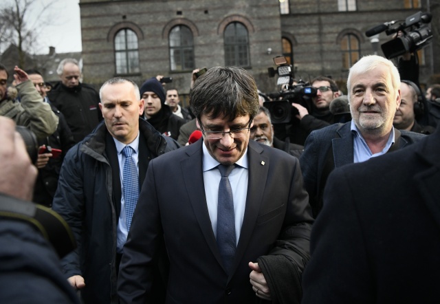 Uncertainty swirls around Puigdemont investiture vote