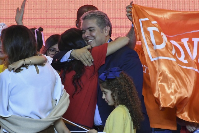 Anti-FARC conservative wins in Colombia, faces leftist in runoff