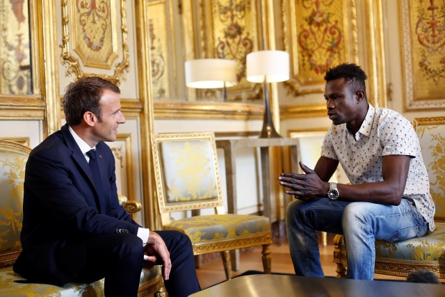 'Spiderman' of Paris: folk hero fresh off migrant trail