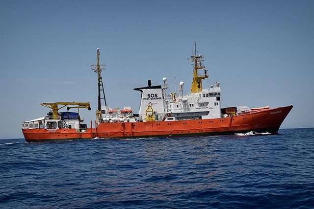 Après une semaine d'errance, les migrants de l'Aquarius arrivent en Espagne