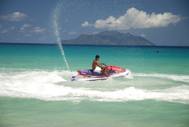 Les Seychelles exigent une formation de base pour les conducteurs de motomarines