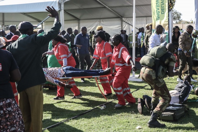 Blast rocks Zimbabwe president's rally