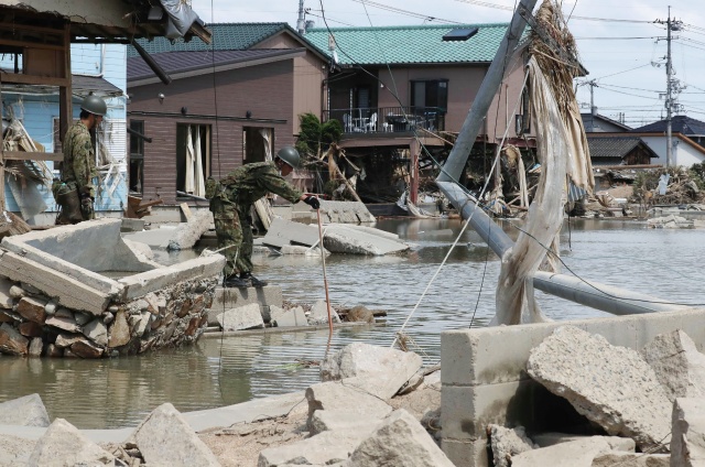 Japan rescuers go house to house as flood toll hits 141