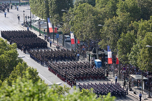 France: le défilé du 14 juillet ouvre un week-end bleu blanc rouge