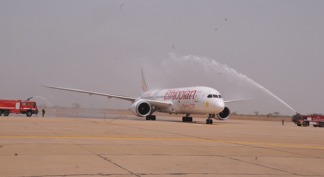 First commercial flight in 20 years leaves Ethiopia for Eritrea