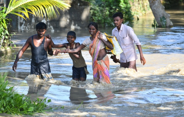 Flash floods kill 27 in south India, prompting US travel alert