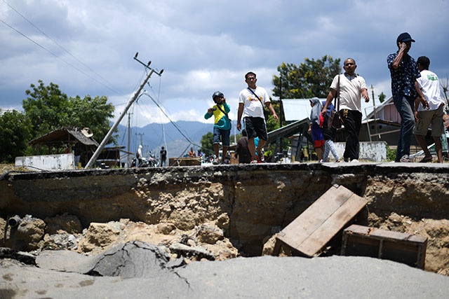 Indonésie: le bilan monte à plus de 1.200 morts, la police tente d'arrêter les pillages