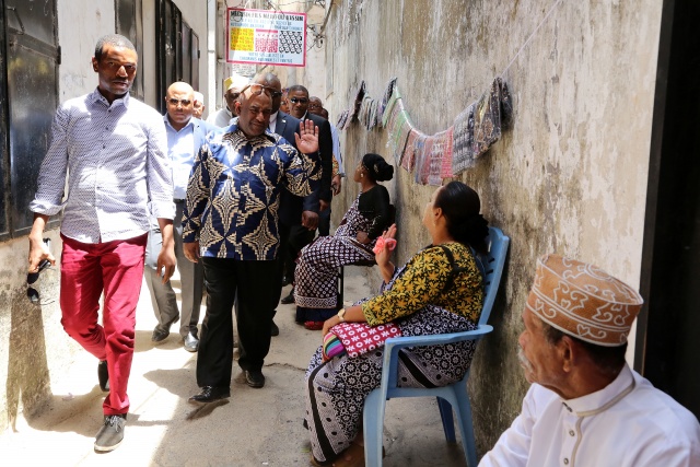 Comoros president visits area seized from rebels