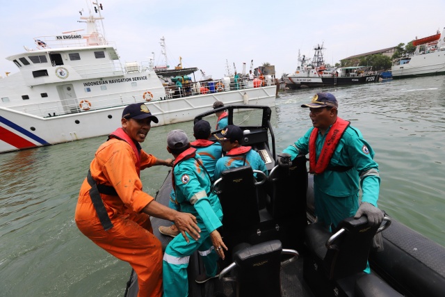 Indonesian Lion Air plane crashes into sea with 188 passengers, crew