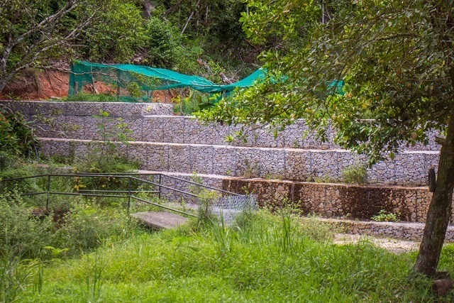 Les Seychelles construisent de nouveaux petits réservoirs en utilisant des méthodes naturelles pour stocker l'eau