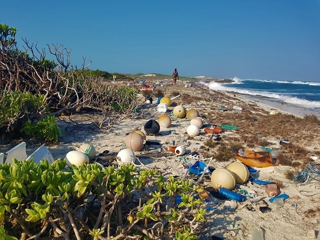 Seychellois experts study ocean litter problem alongside other UNESCO World Heritage site managers