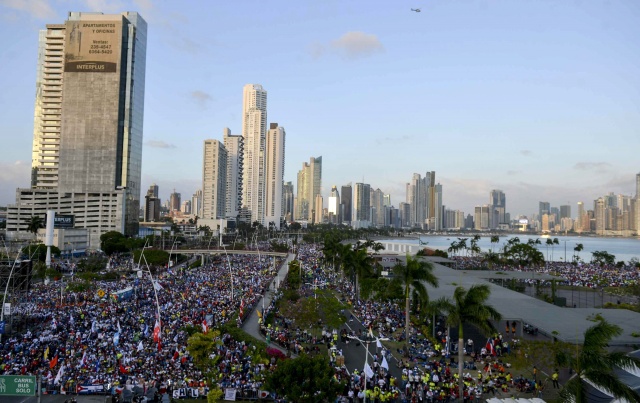 Panama youth meeting offers pope respite from scandals