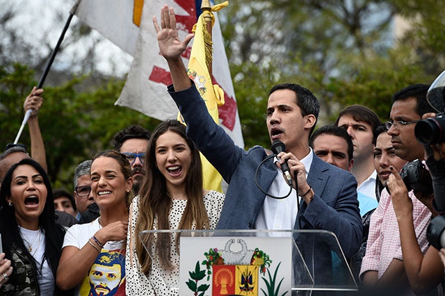 Venezuela: Guaido accentue sa pression, fort du soutien international