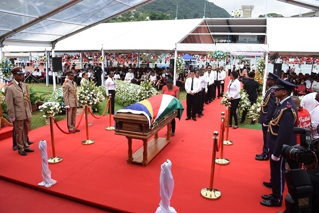 France Albert René, le plus ancien président des Seychelles, a été inhumé lors de funérailles Nationales