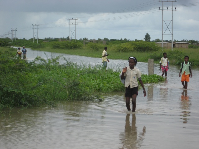 Mozambique cancels domestic flights as storm nears