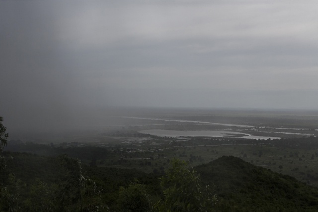 Cyclone cuts off Mozambique coastal city of Beira