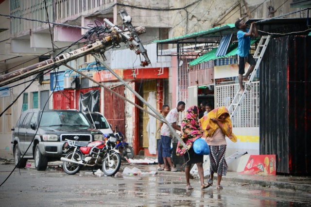 More than 120 dead after cyclone hits Mozambique, Zimbabwe