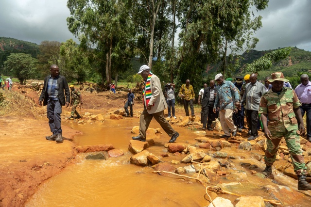 Disease fears mount for Africa cyclone survivors