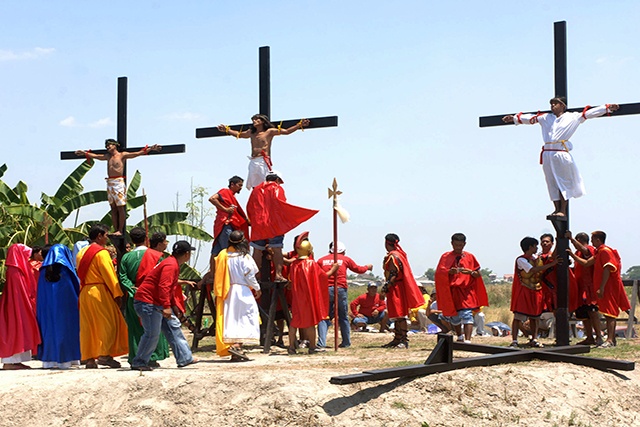 Vendredi saint, jour de crucifixion pour des jusqu'au-boutistes philippins