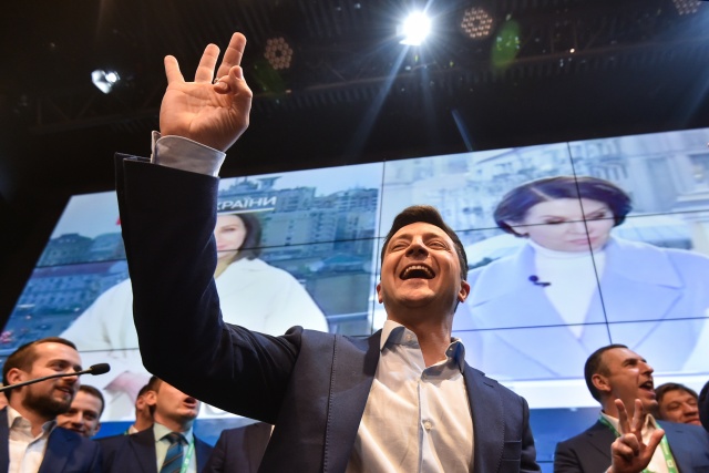 Ukraine comedian Zelensky wins presidency in landslide