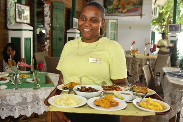 Une campagne de porte-à-porte permet de créer des emplois pour les chômeurs aux Seychelles