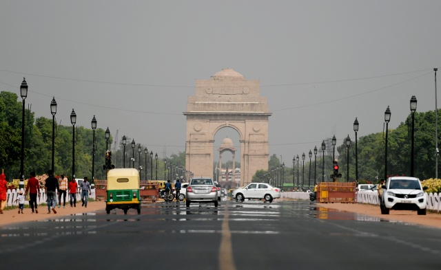 780,000 evacuated in India ahead of major cyclone