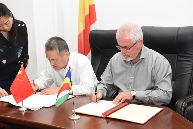 Les Seychelles et la Chine signent deux accords pour faire progresser le commerce entre les deux pays