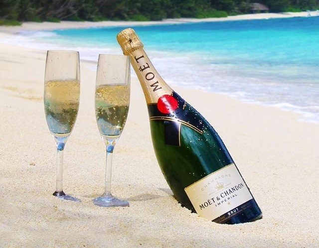 Les Seychelles porteront un toast à cela! La nation insulaire consomme le plus de champagne en Afrique par tête d’habitant