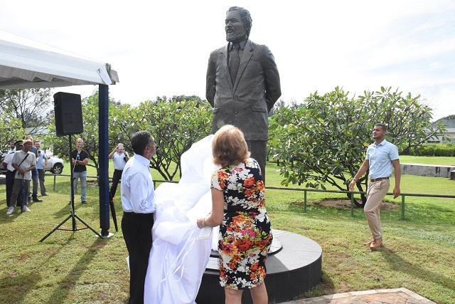 3-metre statue of Seychelles’ first President, James Mancham, unveiled