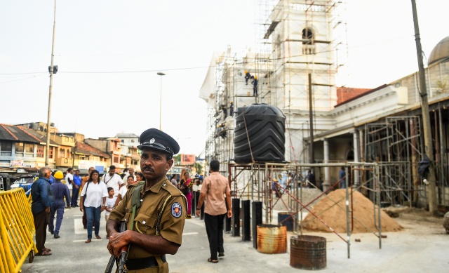 Police chief blames president for failing to prevent Sri Lanka attacks