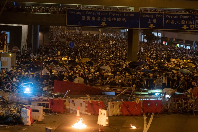 China extradition clashes plunge Hong Kong into historic violence