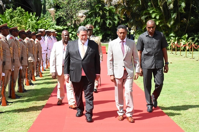 Prime minister of St. Vincent and the Grenadines, fellow small island state, arrives in Seychelles