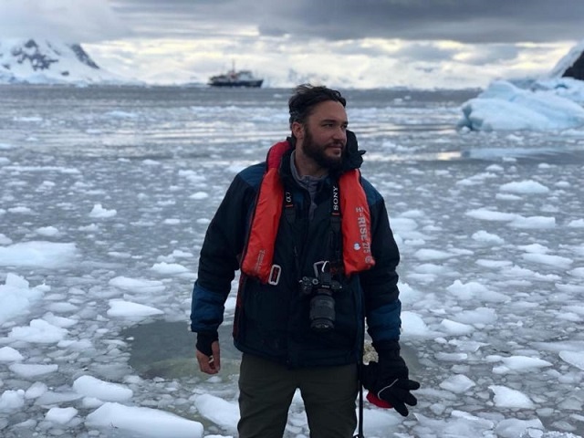 “Submerged”: A photo exhibition links the North Pole and Antarctica to Seychelles