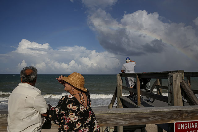 L'ouragan Dorian menace les Bahamas, pourrait épargner la Floride