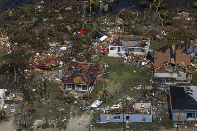 'It's hell everywhere': collecting Dorian's dead in ravaged Bahamas