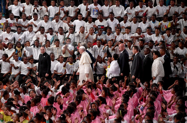 Pope Francis wraps up Africa tour with Mauritius visit