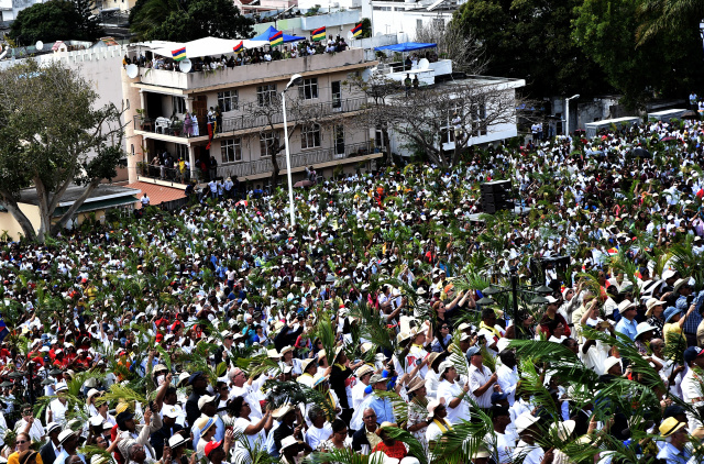 Pope Francis urges Mauritius to shun 'idolatrous economic model'