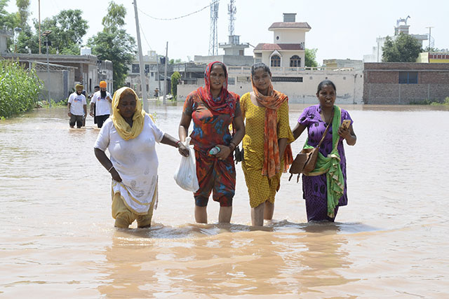 Inde: une centaine de morts dans des inondations dans le nord