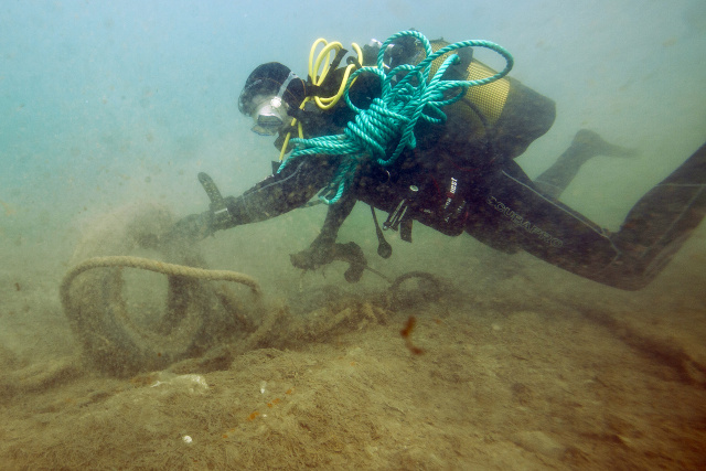 Ocean plastic waste probably comes from ships, report says