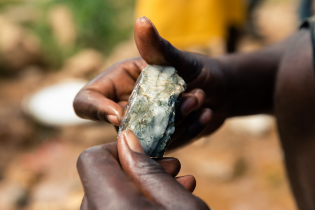 Zimbabwe furious over US diamond ban