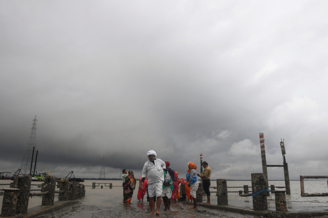 Cyclone death toll rises to 24 in Bangladesh, India