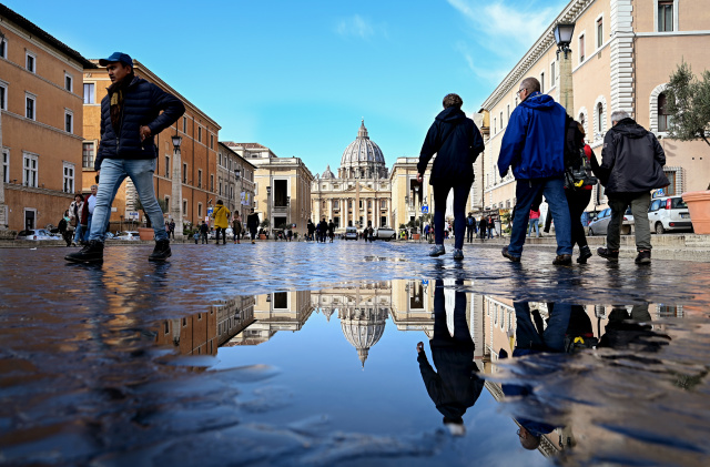 Venice comes up for air after week of record flooding