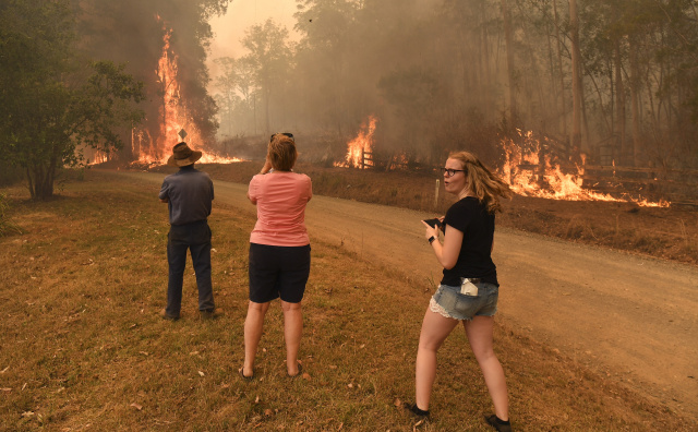 Australia braces for heatwave as more than 100 fires burn