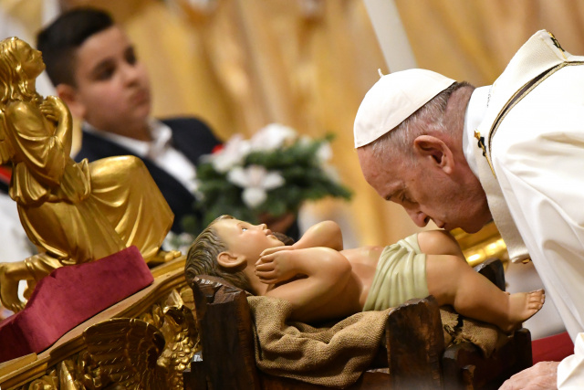 Pope Francis kicks off Christmas celebrations with midnight Mass