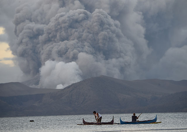 Volcan philippin: des milliers d'habitants dans l'incertitude après leur évacuation