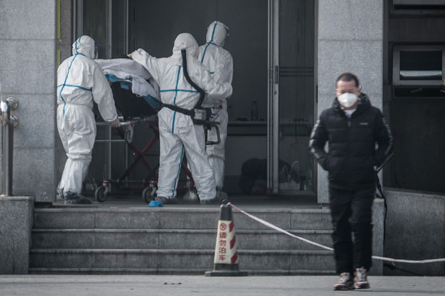 Virus: les Chinois refusent de céder à la panique