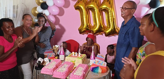 La doyenne des Seychelles fête ses 111 ans