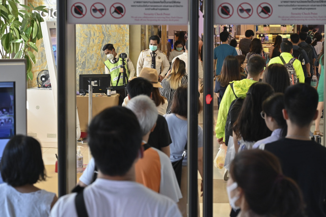 China curbs travel abroad as virus toll tops 100