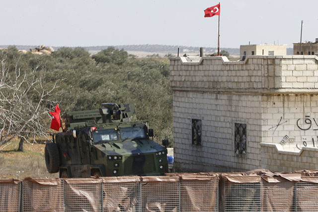 Moscou met en garde la Turquie contre une offensive visant les forces syriennes
